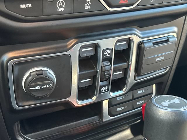 Used 2021 Jeep Wrangler Unlimited Sahara AWD/4WD image 38