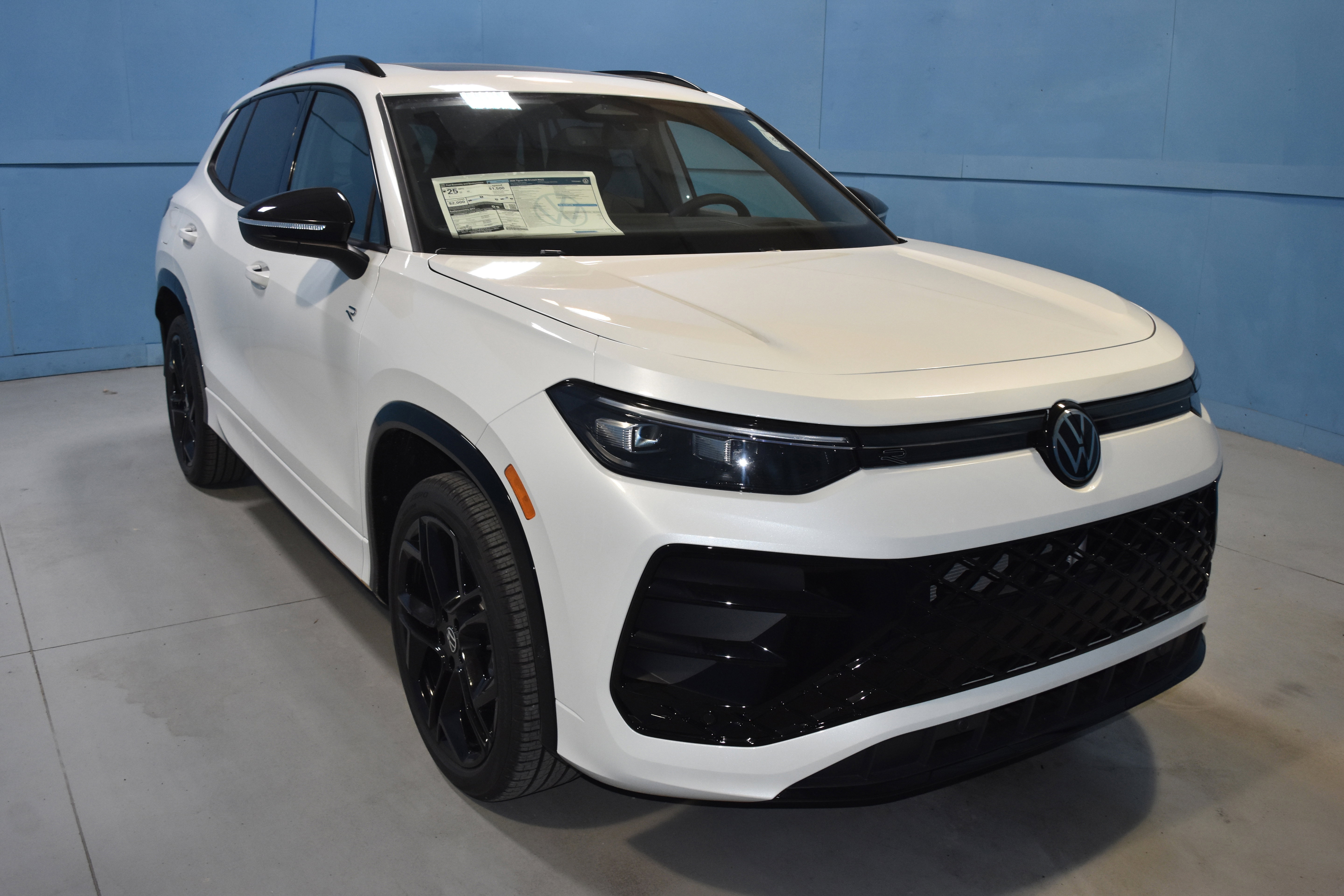 New 2026 Volkswagen Tiguan SE R-Line image 1