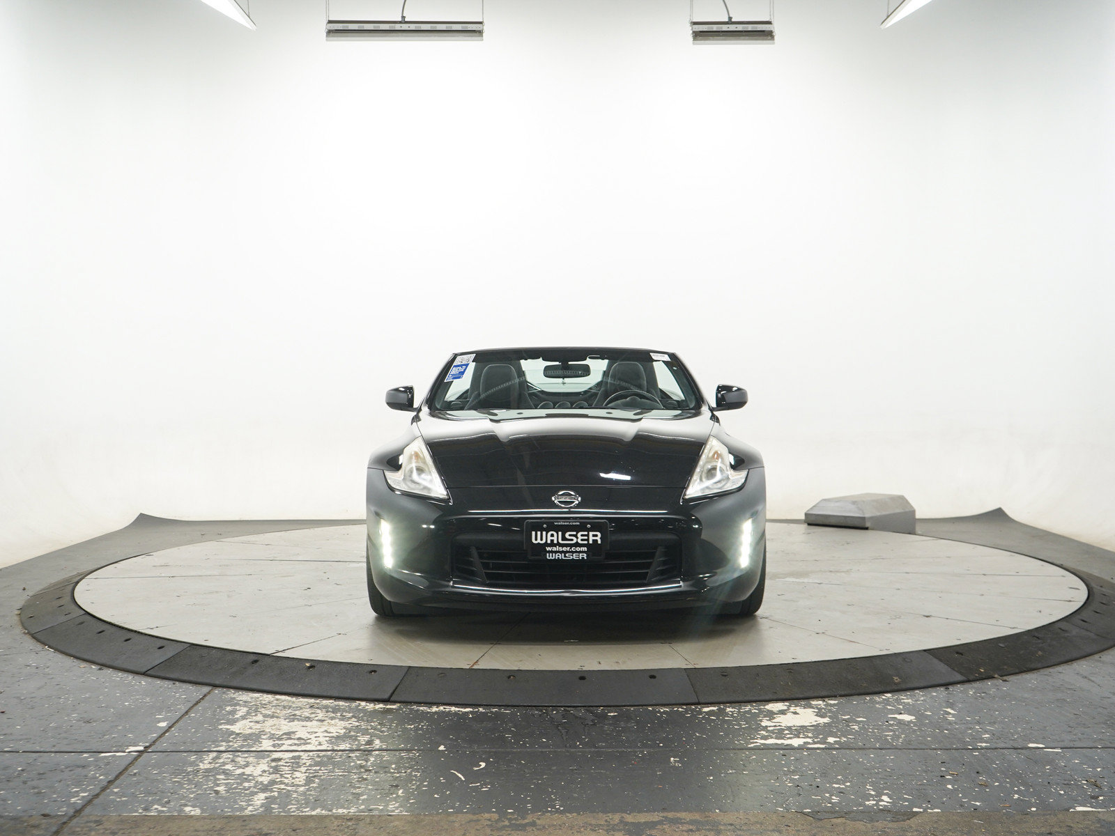 Used 2014 Nissan 370Z Touring w/ Sport Package RWD image 9