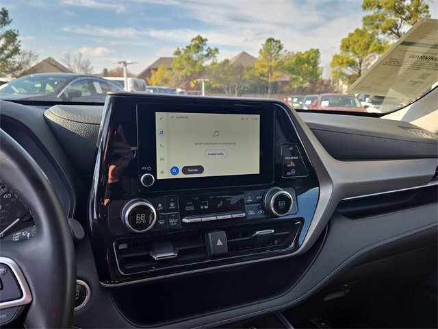 Used 2024 Toyota Highlander LE image 25