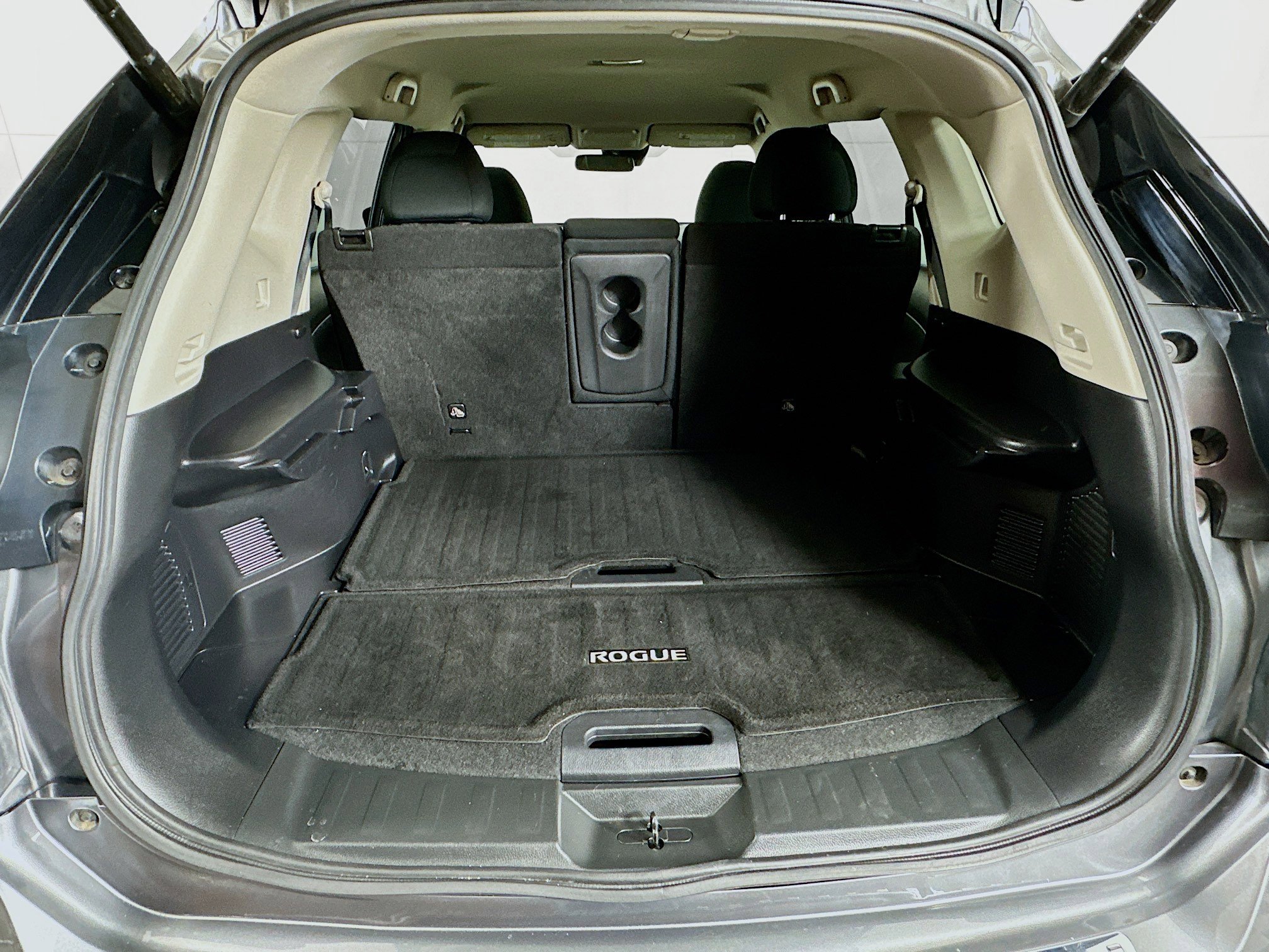 Used 2020 Nissan Rogue SV w/ Premium Package image 28