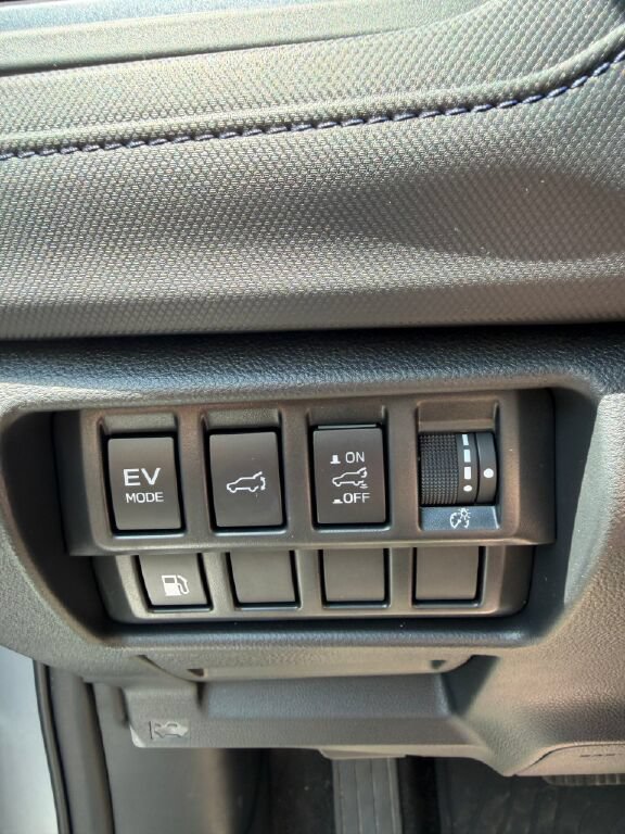 Certified 2025 Subaru Forester Limited w/ Popular Package AWD/4WD image 9
