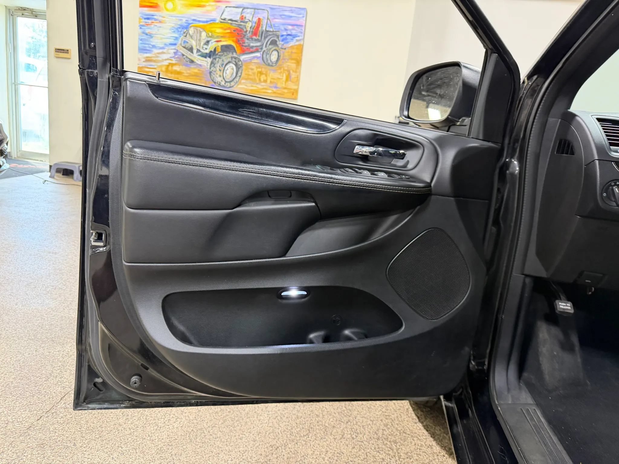 Used 2016 Dodge Grand Caravan SE FWD image 24