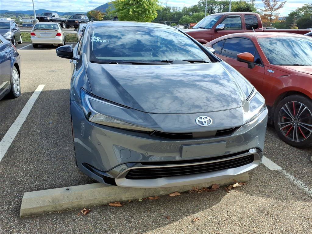 Certified 2023 Toyota Prius XLE FWD image 3