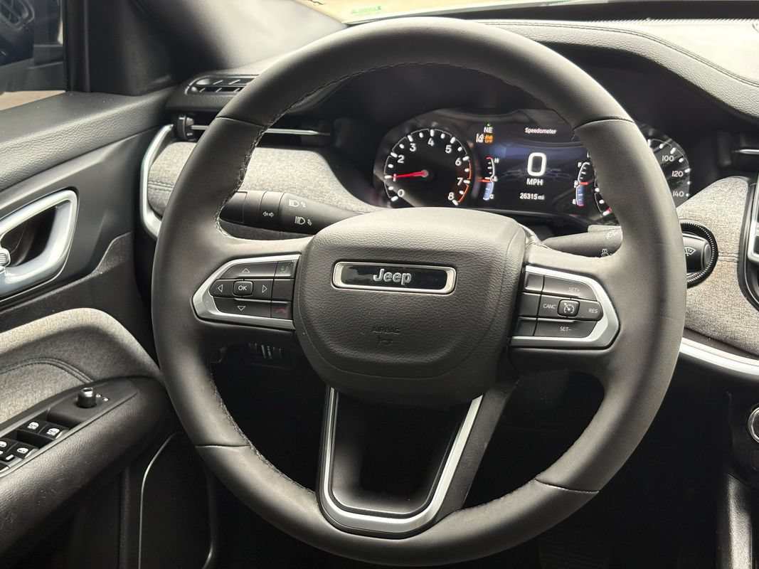 Used 2025 Jeep Compass Latitude AWD/4WD image 20