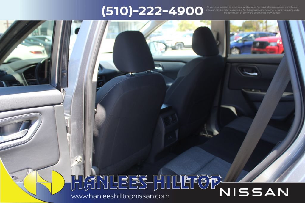 Used 2025 Nissan Rogue SV FWD image 17