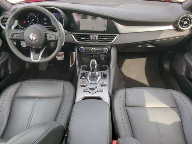 Used 2025 Alfa Romeo Giulia AWD image 23