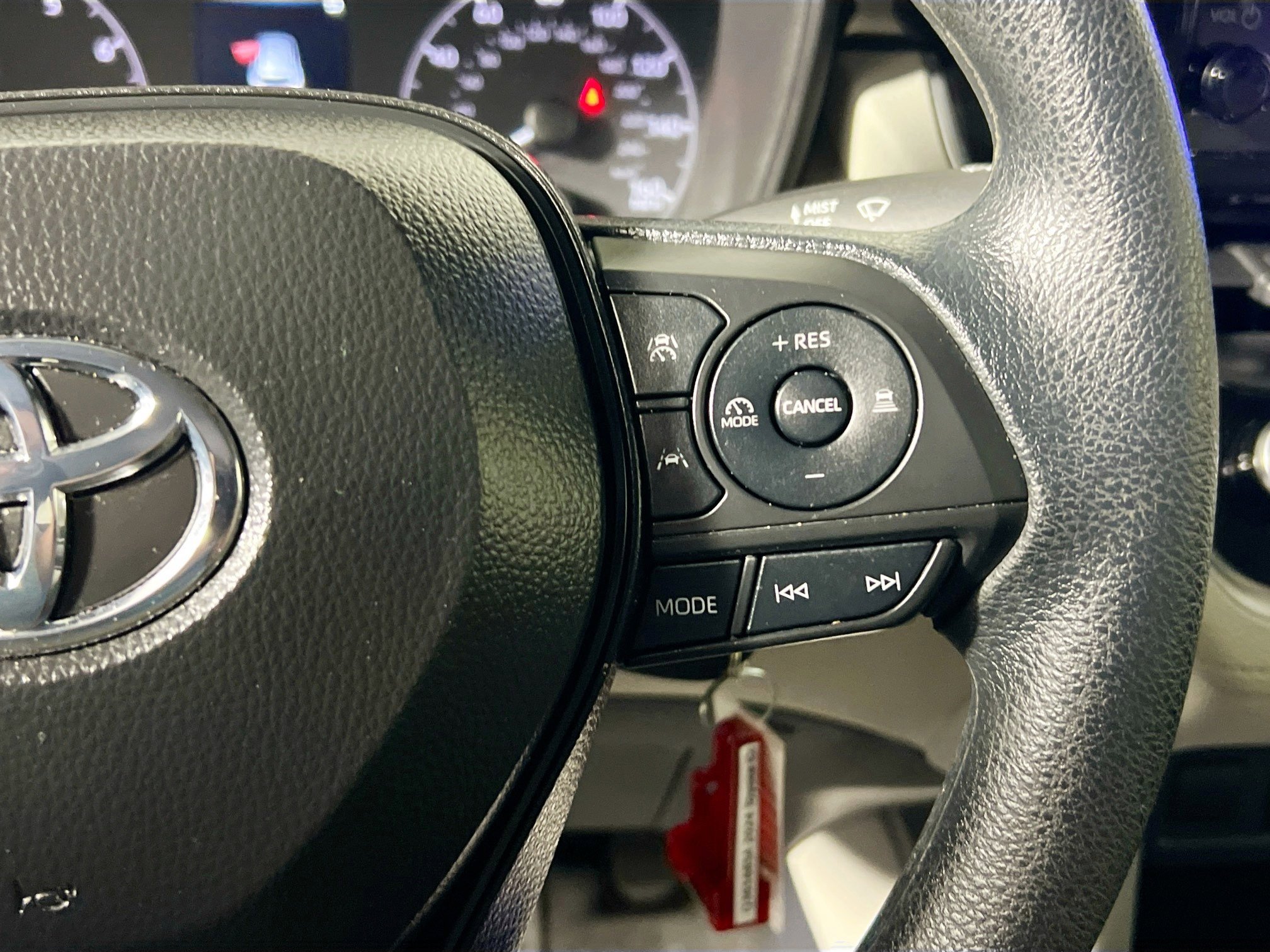 Used 2024 Toyota Corolla Cross L image 19