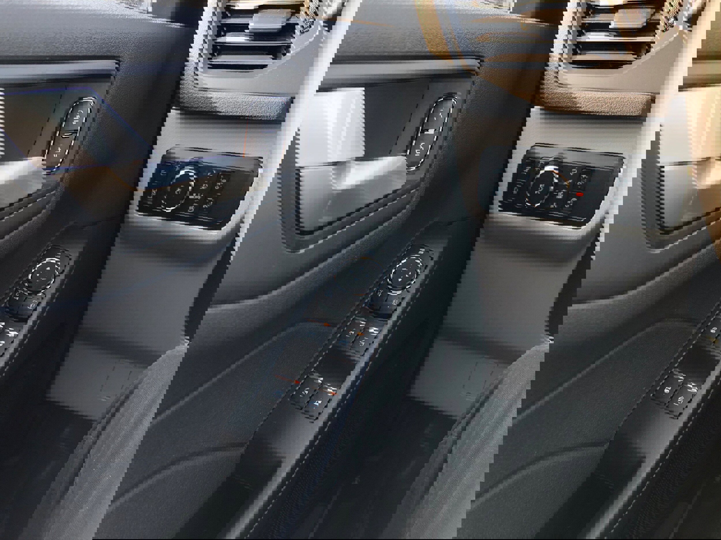 New 2025 Ford Escape SE w/ Class II Trailer Tow Package image 17