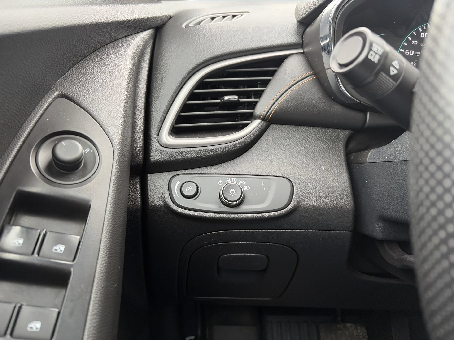 Used 2021 Chevrolet Trax LT AWD/4WD image 19