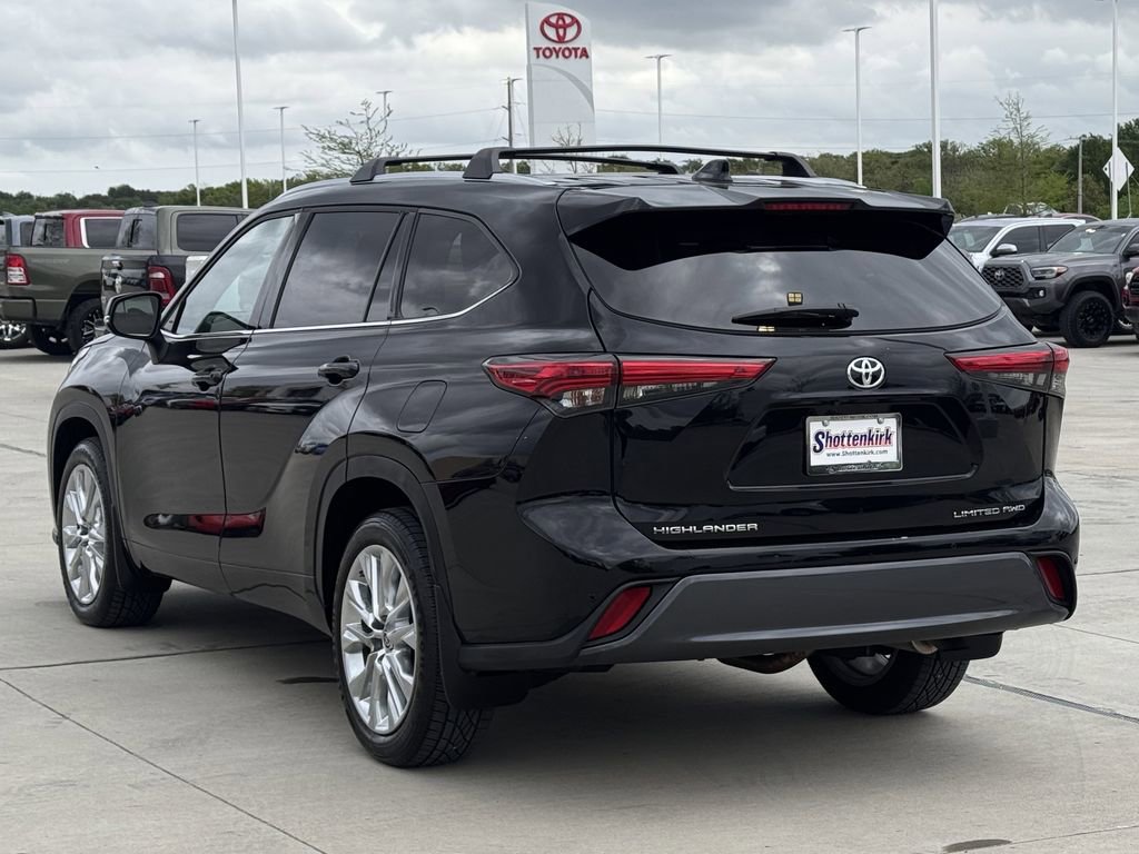 Used 2023 Toyota Highlander Limited image 4