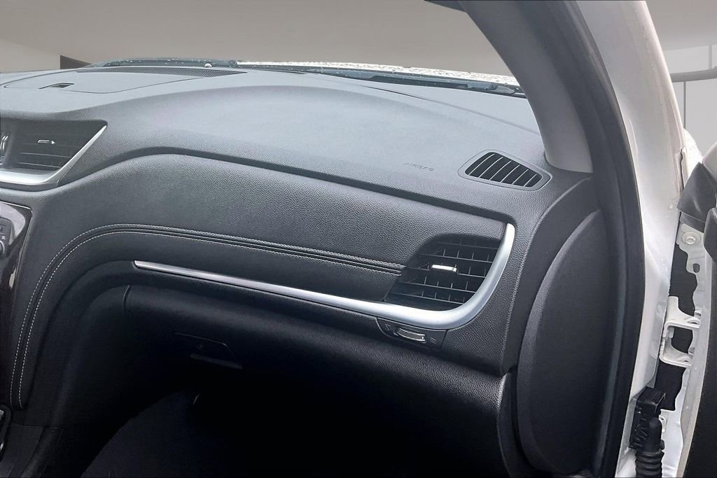 Used 2015 Chevrolet Traverse LTZ FWD image 16