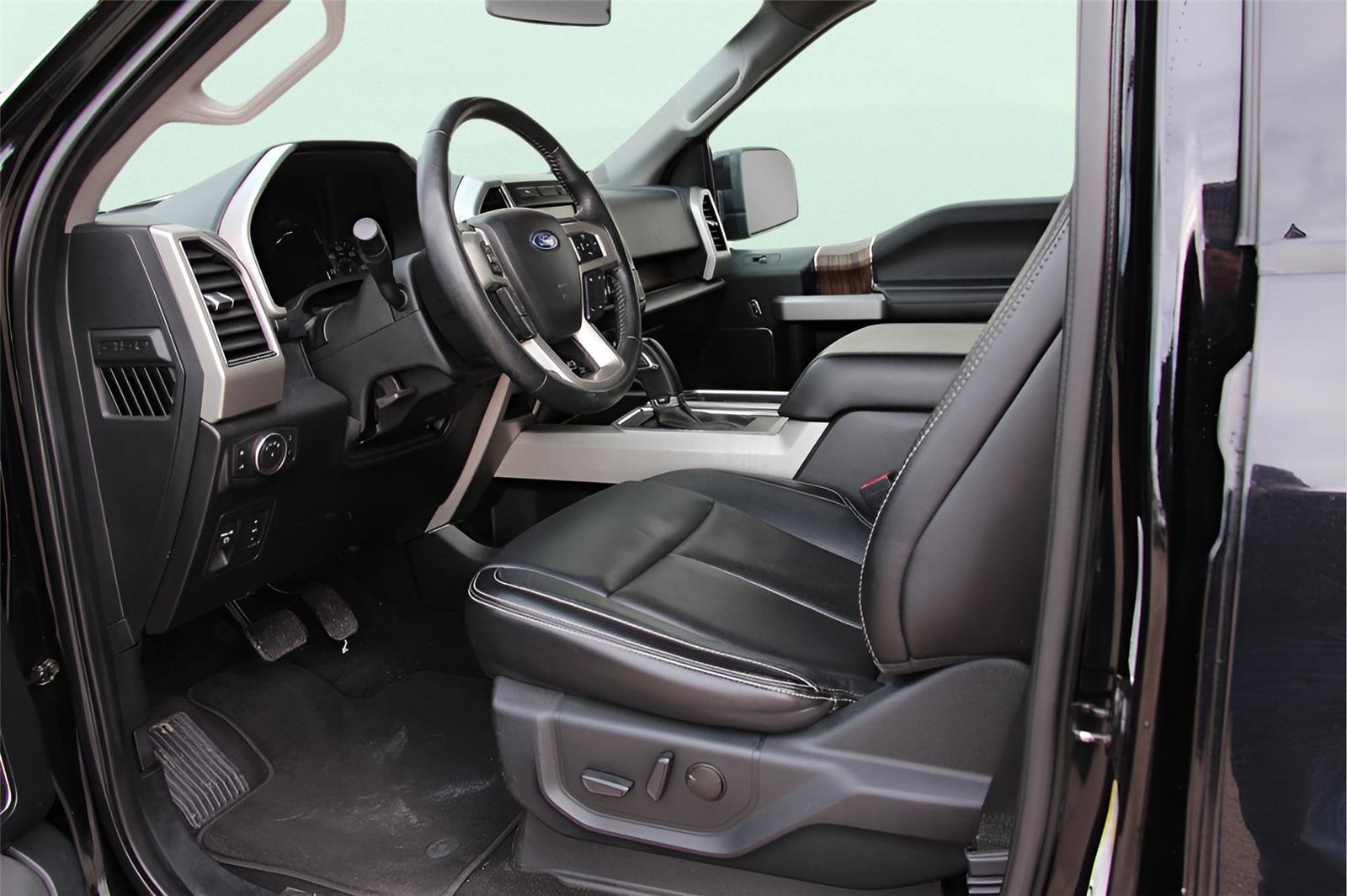 Used 2020 Ford F150 Lariat image 16
