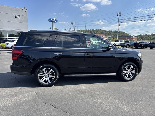 Used 2024 Ford Expedition Limited image 3