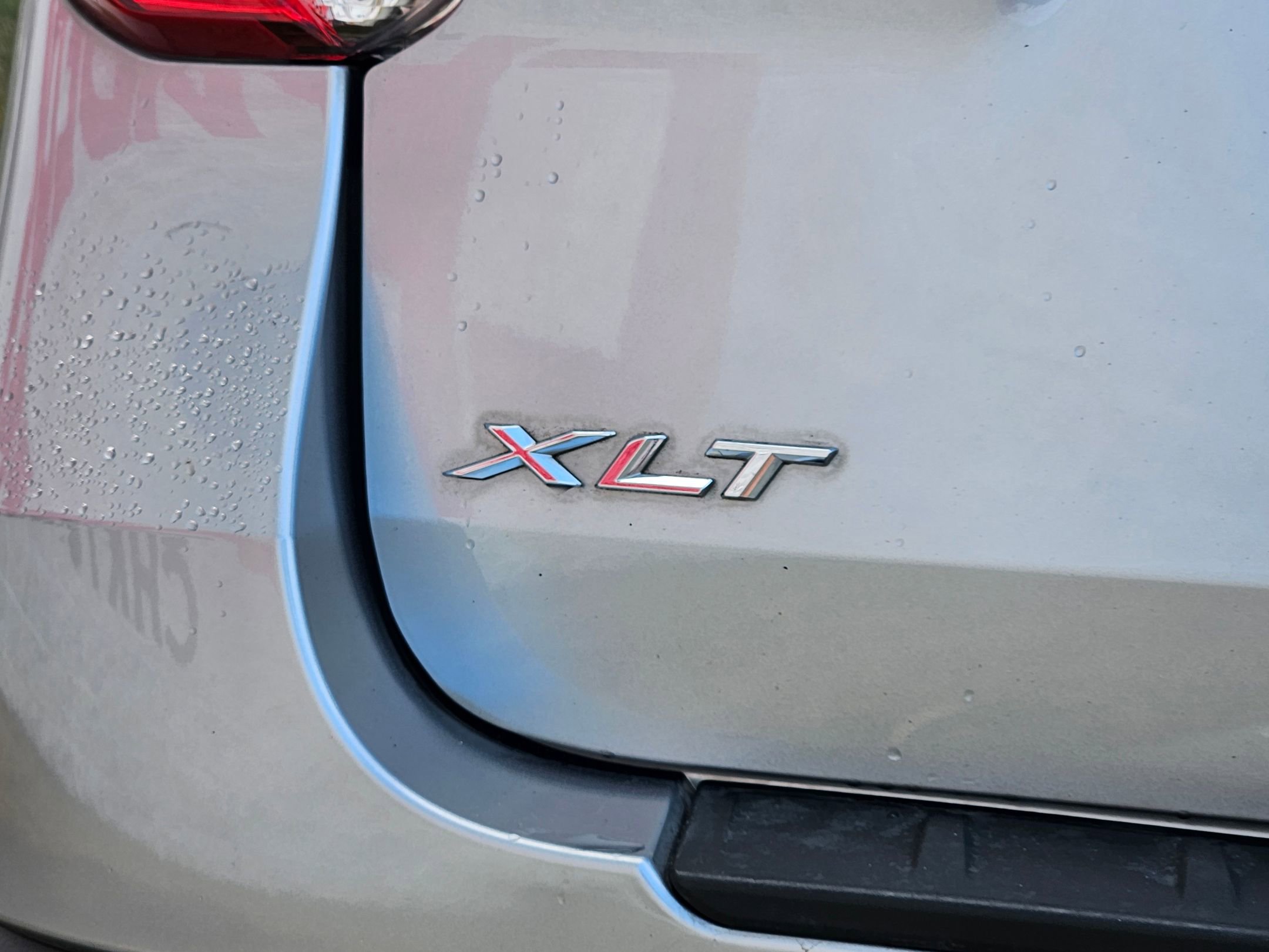 Used 2022 Ford Explorer XLT image 30