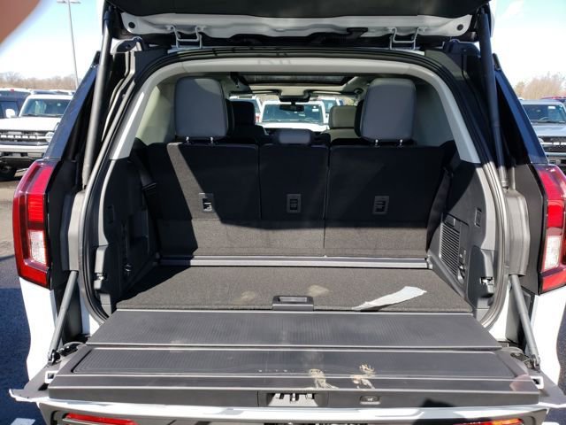 New 2026 Ford Expedition Active image 9