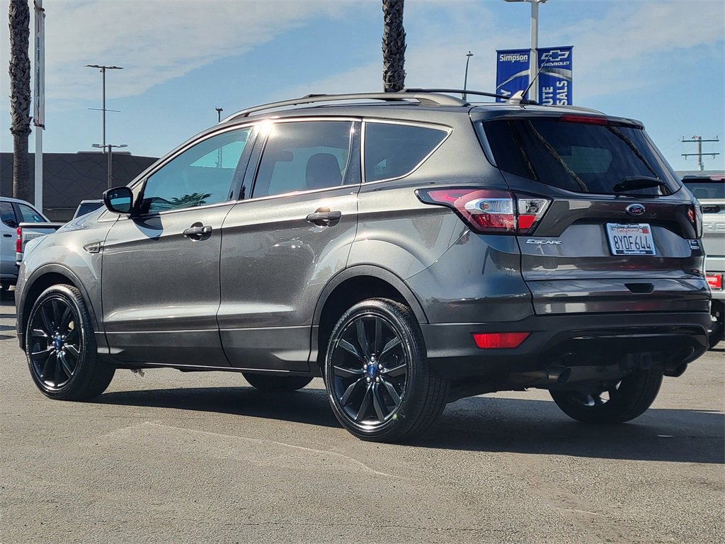 Used 2018 Ford Escape SE w/ SE Sport Appearance Package image 2