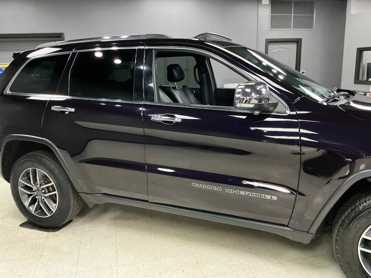 Used 2019 Jeep Grand Cherokee Limited AWD/4WD image 31