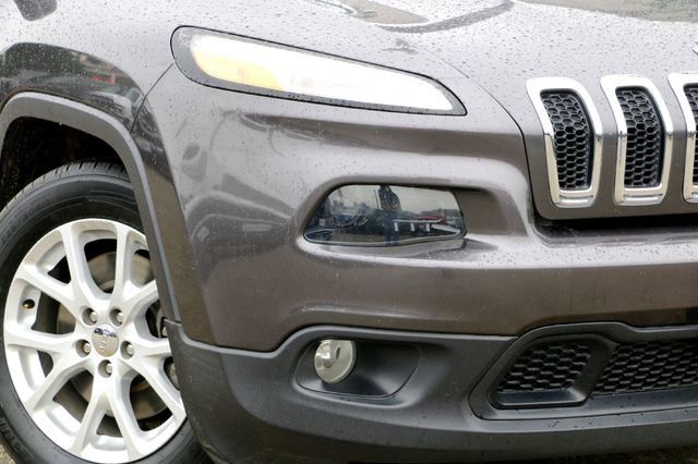 Used 2016 Jeep Cherokee Latitude w/ Comfort/Convenience Group FWD image 3