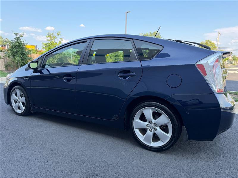 Used 2015 Toyota Prius Five w/ Advanced Technology Package FWD image 8