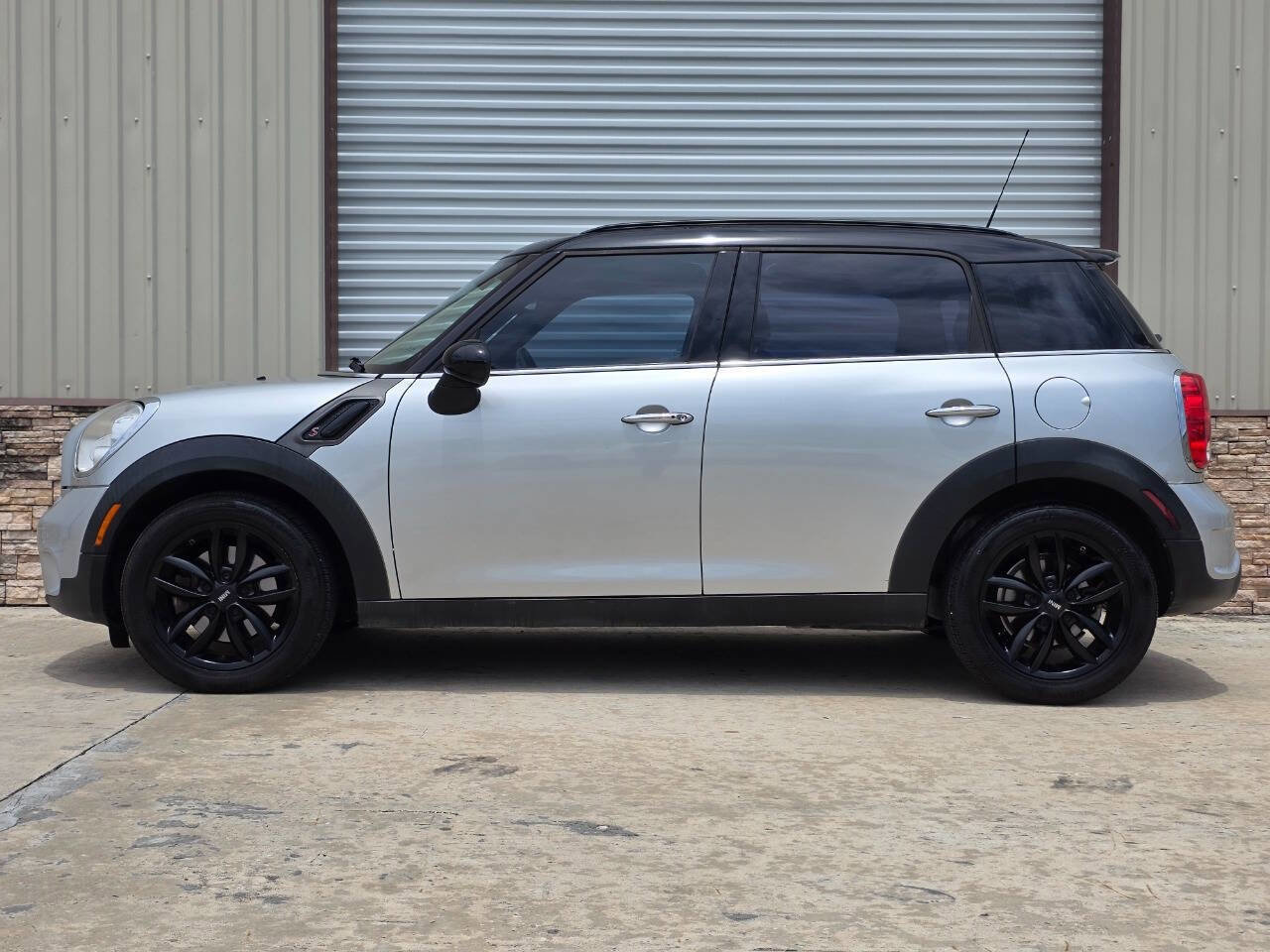 Used 2016 MINI Cooper Countryman S FWD image 2