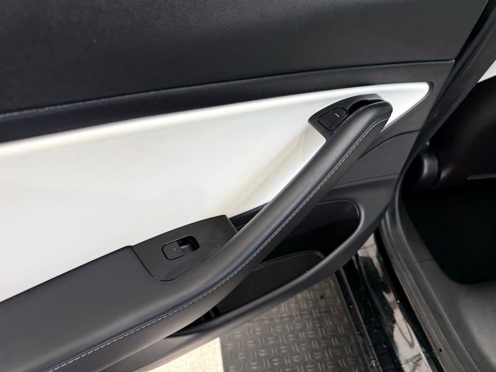 Used 2020 Tesla Model 3 Performance image 18