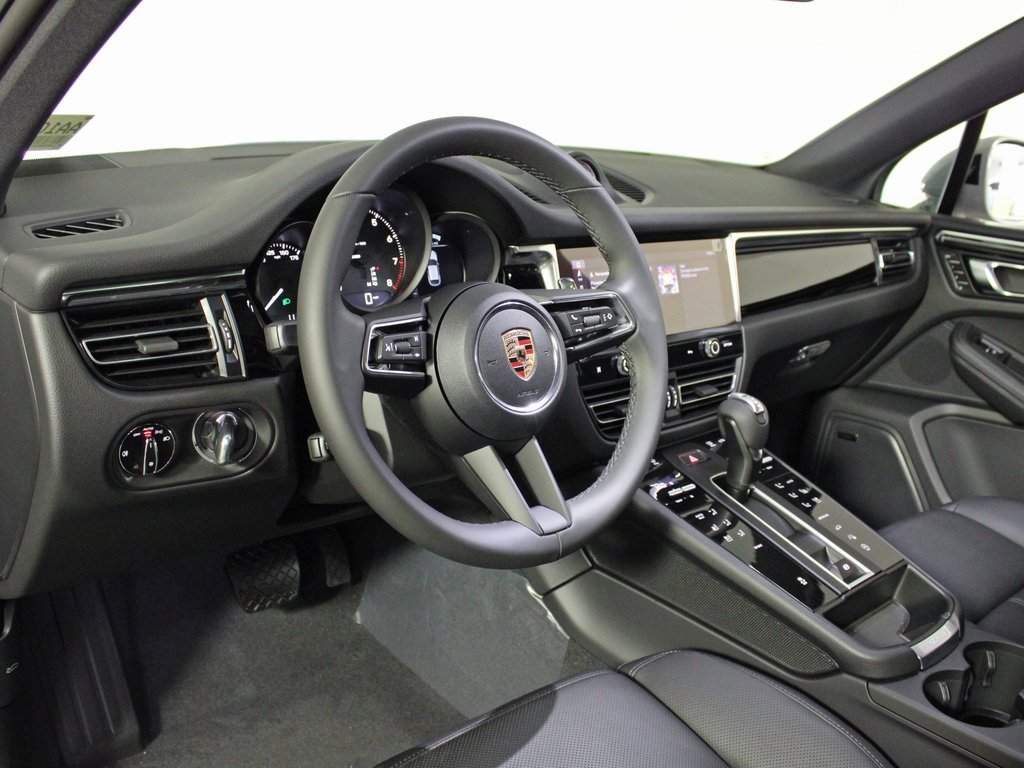 New 2026 Porsche Macan image 4