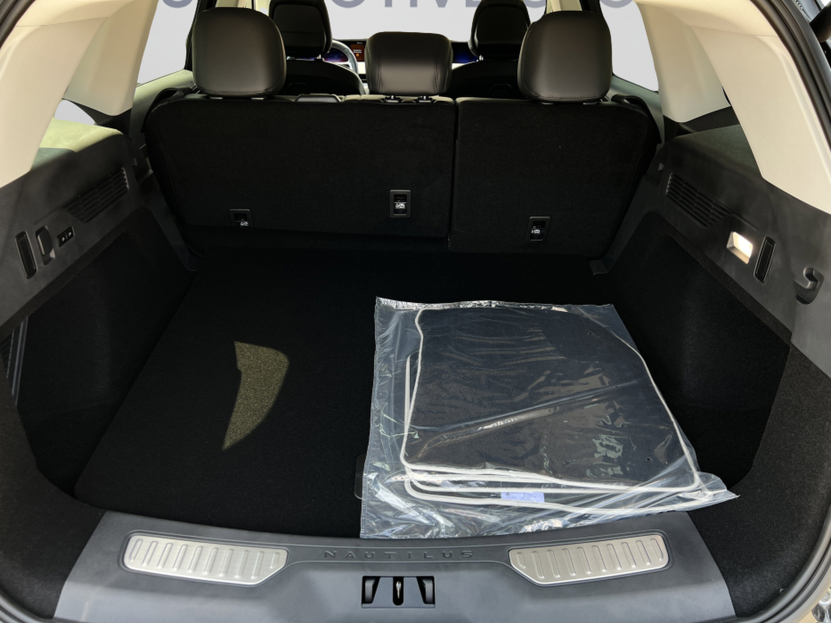 New 2025 Lincoln Nautilus Premier w/ Equipment Group 102A AWD/4WD image 26