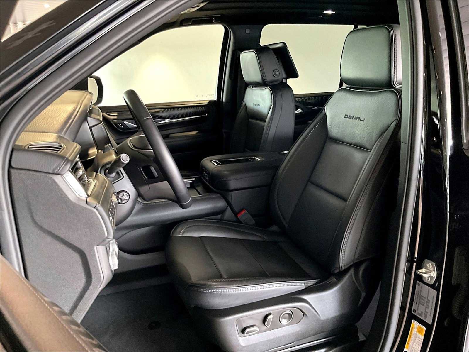 Used 2024 GMC Yukon XL Denali w/ Denali Reserve Package image 8