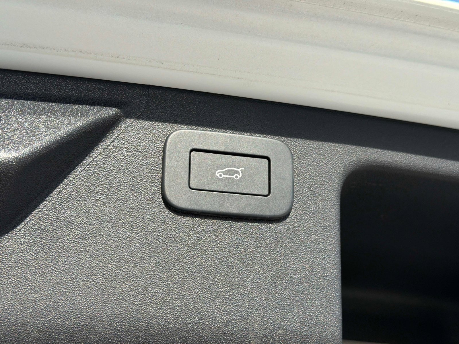 Used 2025 Land Rover Discovery Sport S image 28