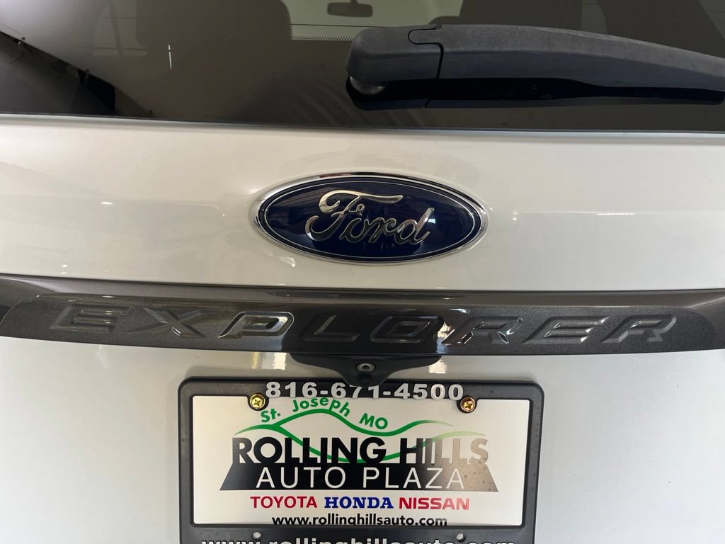 Used 2017 Ford Explorer XLT w/ Equipment Group 202A AWD/4WD image 42