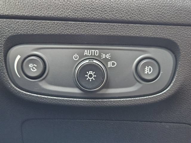 Used 2020 Buick Encore GX Essence FWD image 21