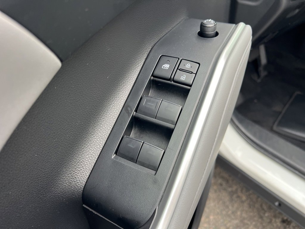 Used 2022 Toyota Highlander XLE image 12