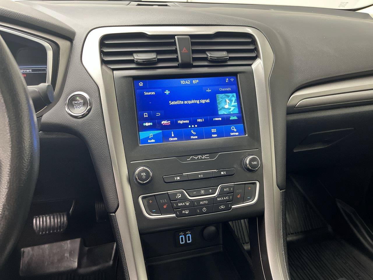 Used 2020 Ford Fusion SE AWD/4WD image 17