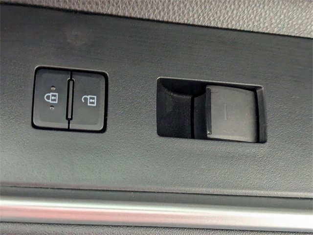 Used 2023 Toyota Highlander XLE image 36