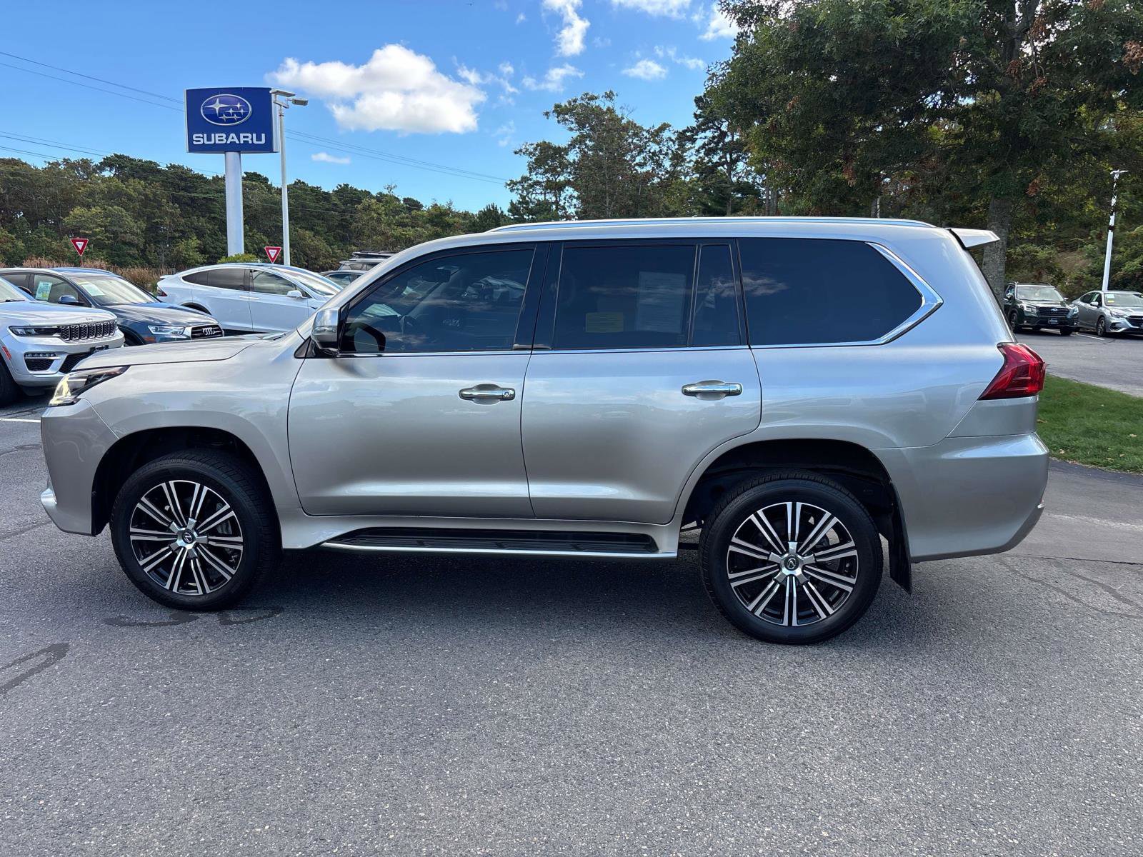 Used 2021 Lexus LX 570 4WD w/ Luxury Package image 7