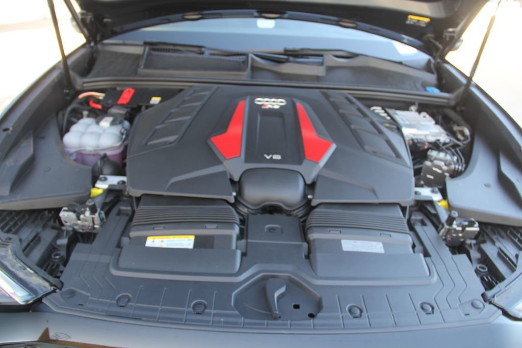 New 2025 Audi RS Q8 performance image 27