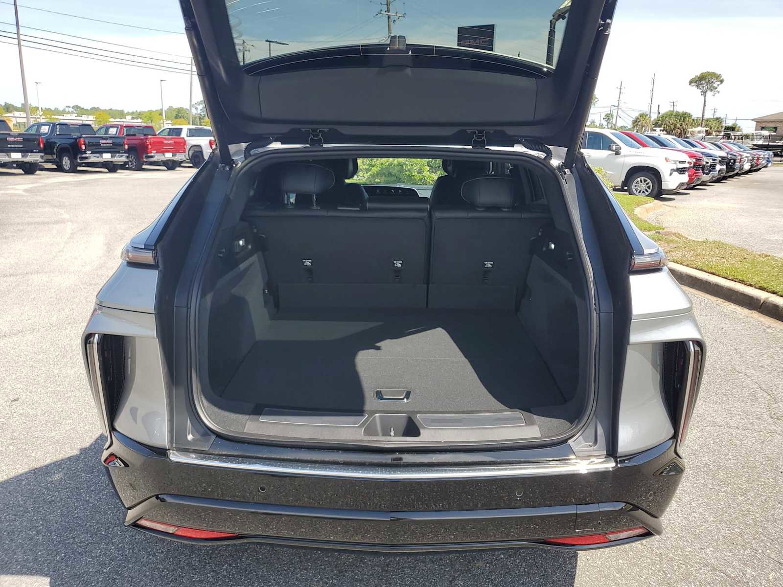 New 2025 Cadillac Lyriq Luxury image 5