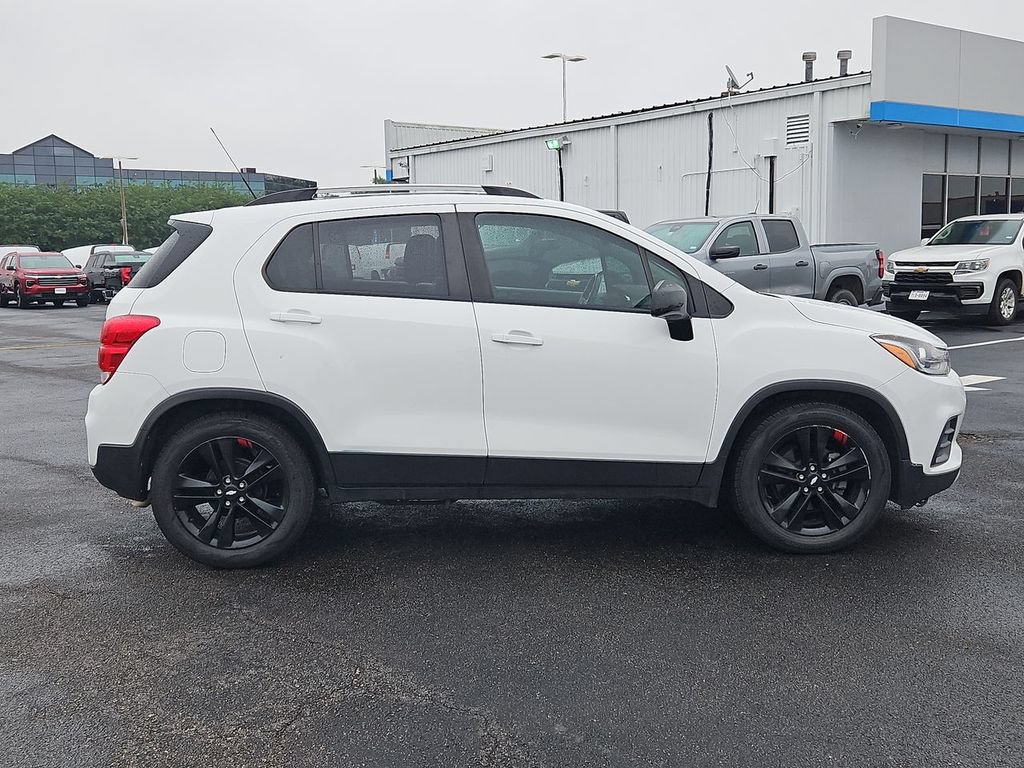 Used 2020 Chevrolet Trax LT w/ Sun & Sound Package FWD image 7