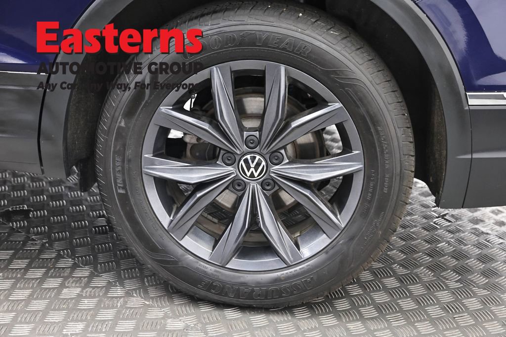 Used 2023 Volkswagen Tiguan SE AWD/4WD image 32