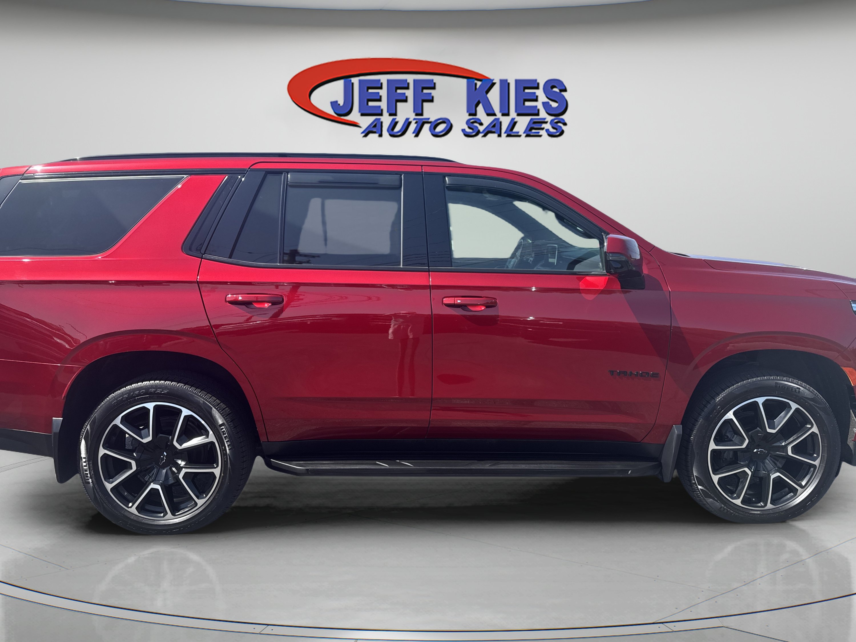 Used 2022 Chevrolet Tahoe RST w/ Luxury Package AWD/4WD image 4