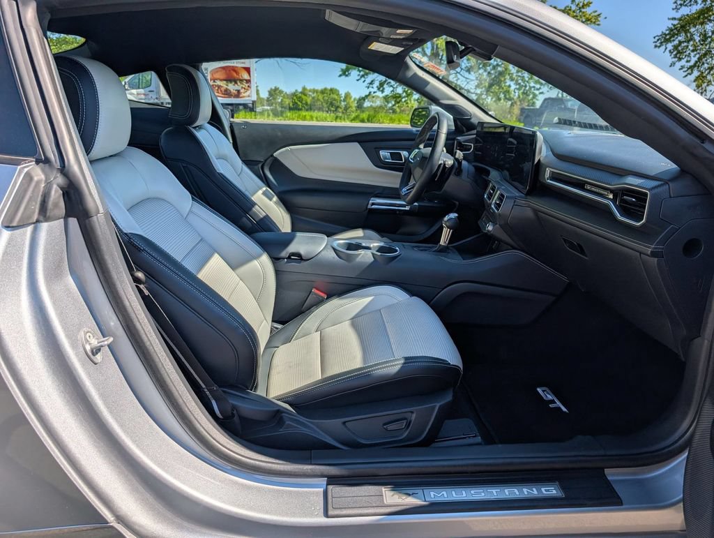 Used 2025 Ford Mustang GT Premium RWD image 19