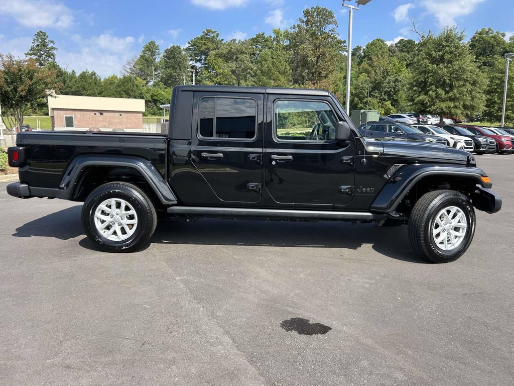 Used 2023 Jeep Gladiator Sport AWD/4WD image 2