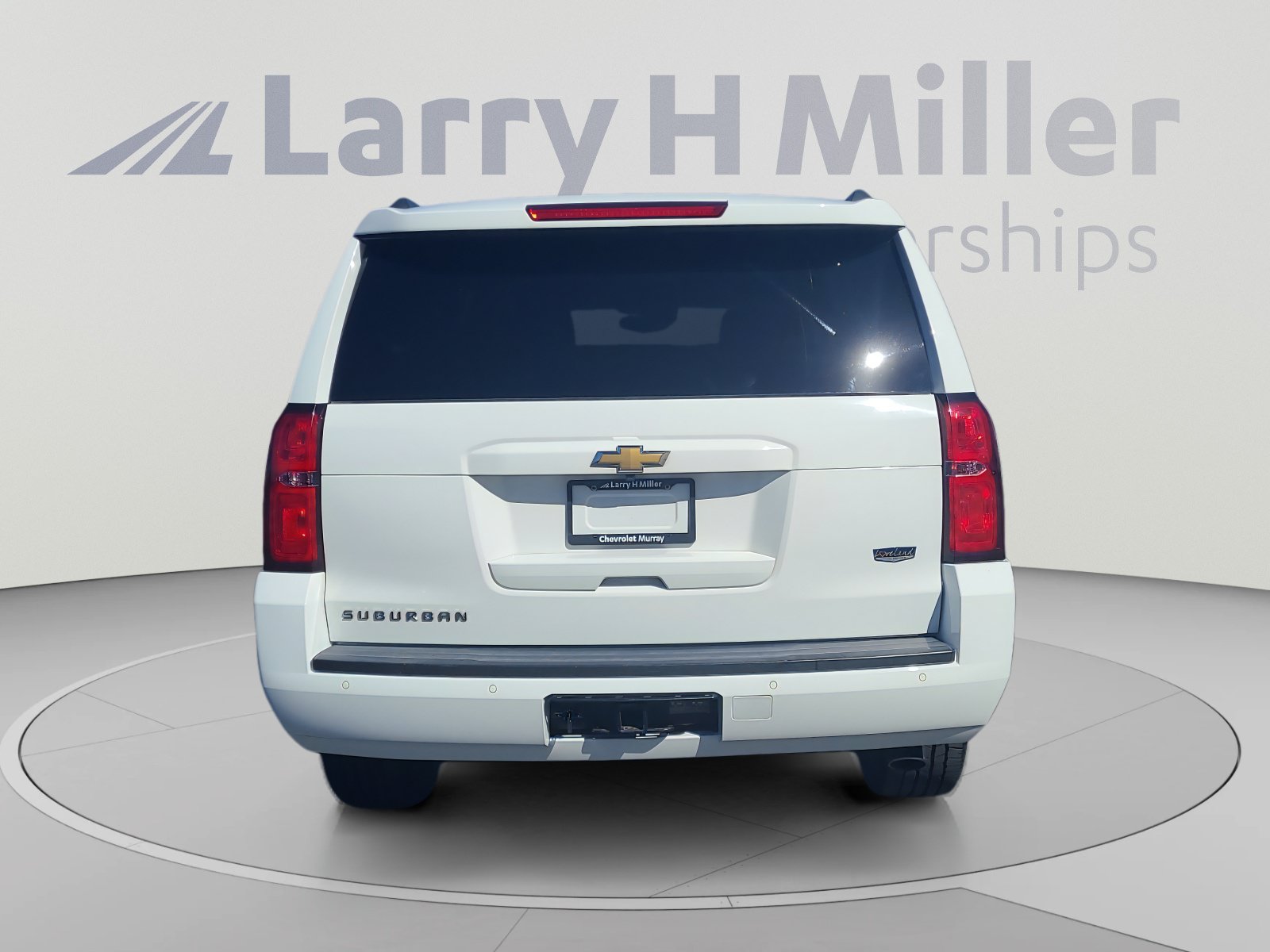 Used 2017 Chevrolet Suburban LT RWD image 4