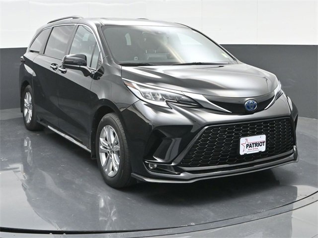 Used 2022 Toyota Sienna XSE image 6