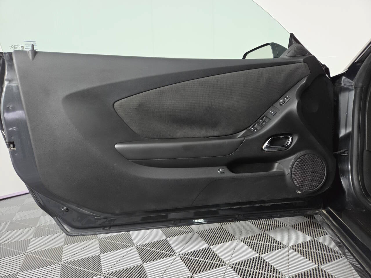 Used 2015 Chevrolet Camaro LT RWD image 13