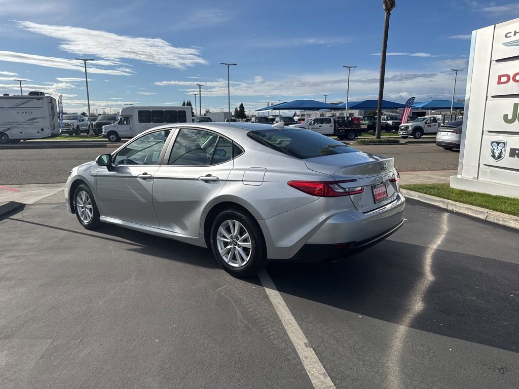 Used 2025 Toyota Camry LE image 7