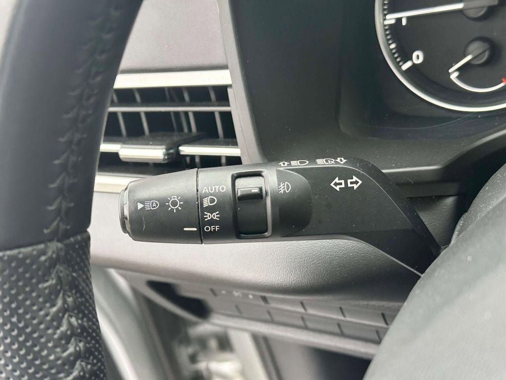 Used 2023 Mitsubishi Outlander SE image 23