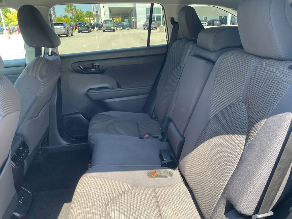 Used 2024 Toyota Highlander LE image 36