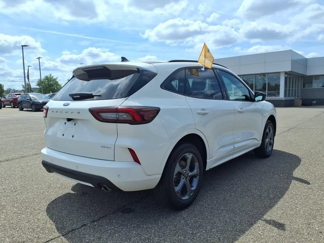 Certified 2024 Ford Escape ST-Line w/ Tech Pack #1 AWD/4WD image 7